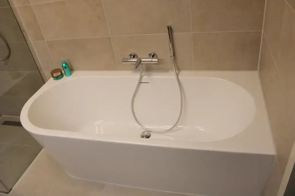 badkamer renovatie eindhoven ligbad geplaatst
