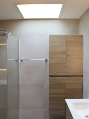 renovatie badkamer den bosch strakke plafond afwerking en sanitair montage